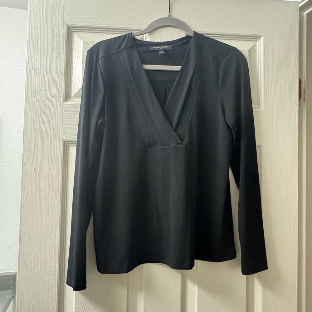 Banana Republic Black Deep V-Neck Long Sleeve Top - Picture 2 of 8